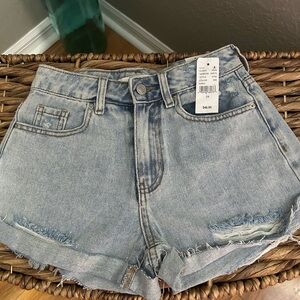 NWT PACSUN distressed mom short